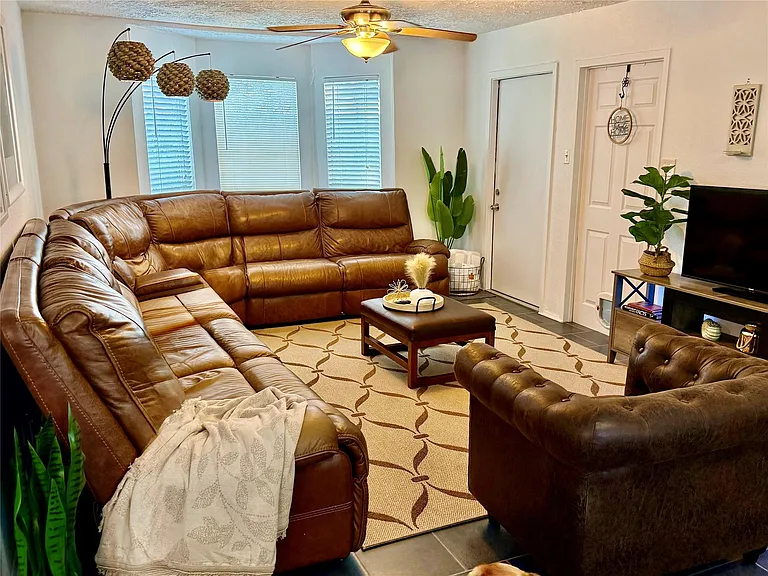 10603 Thomaswood Ln — Photo 4