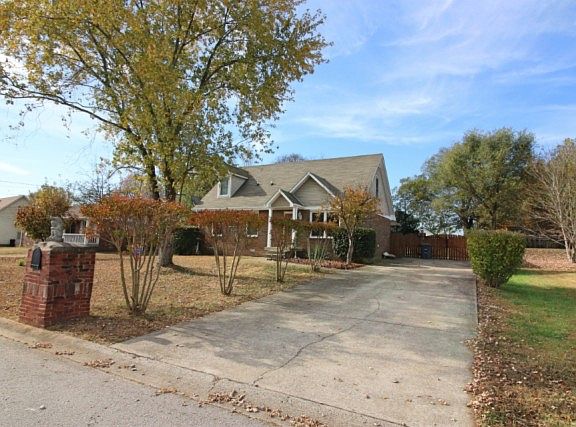 2nd image of 3414 Albert Dr