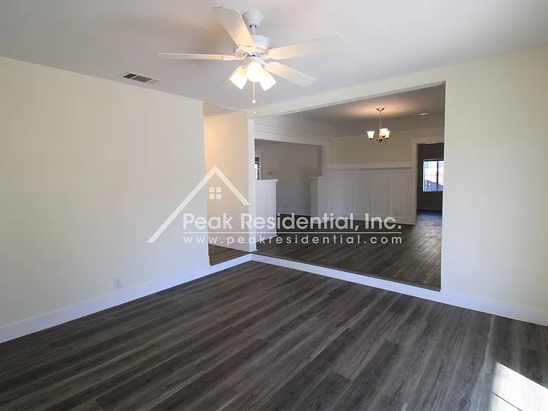 1042 Las Palmas Ave — Photo 8