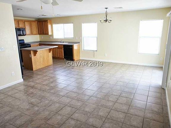 3rd image of 525 Taunton St #0