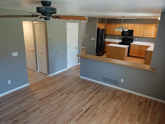 Familyroom looking toward Kitchen