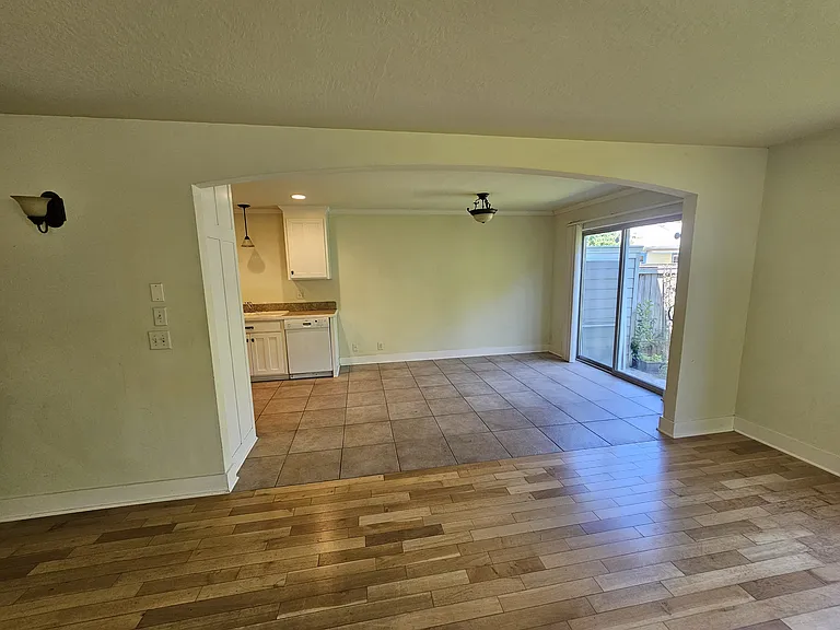 389 Foch St — Photo 4