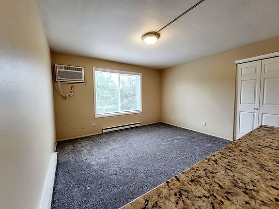 3rd image of 3027 Park Terrace Dr APT 9