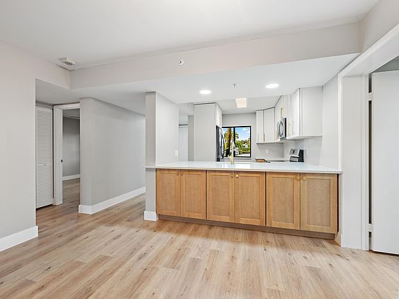 4th image of 1601 Marina Isle Way #106