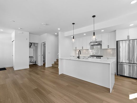 3rd image of 720 Robinson St #125