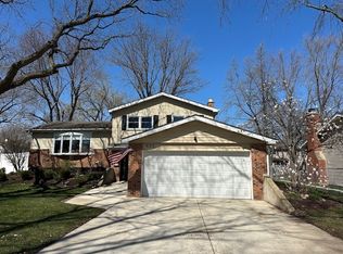 430 71st St, Darien, IL 60561