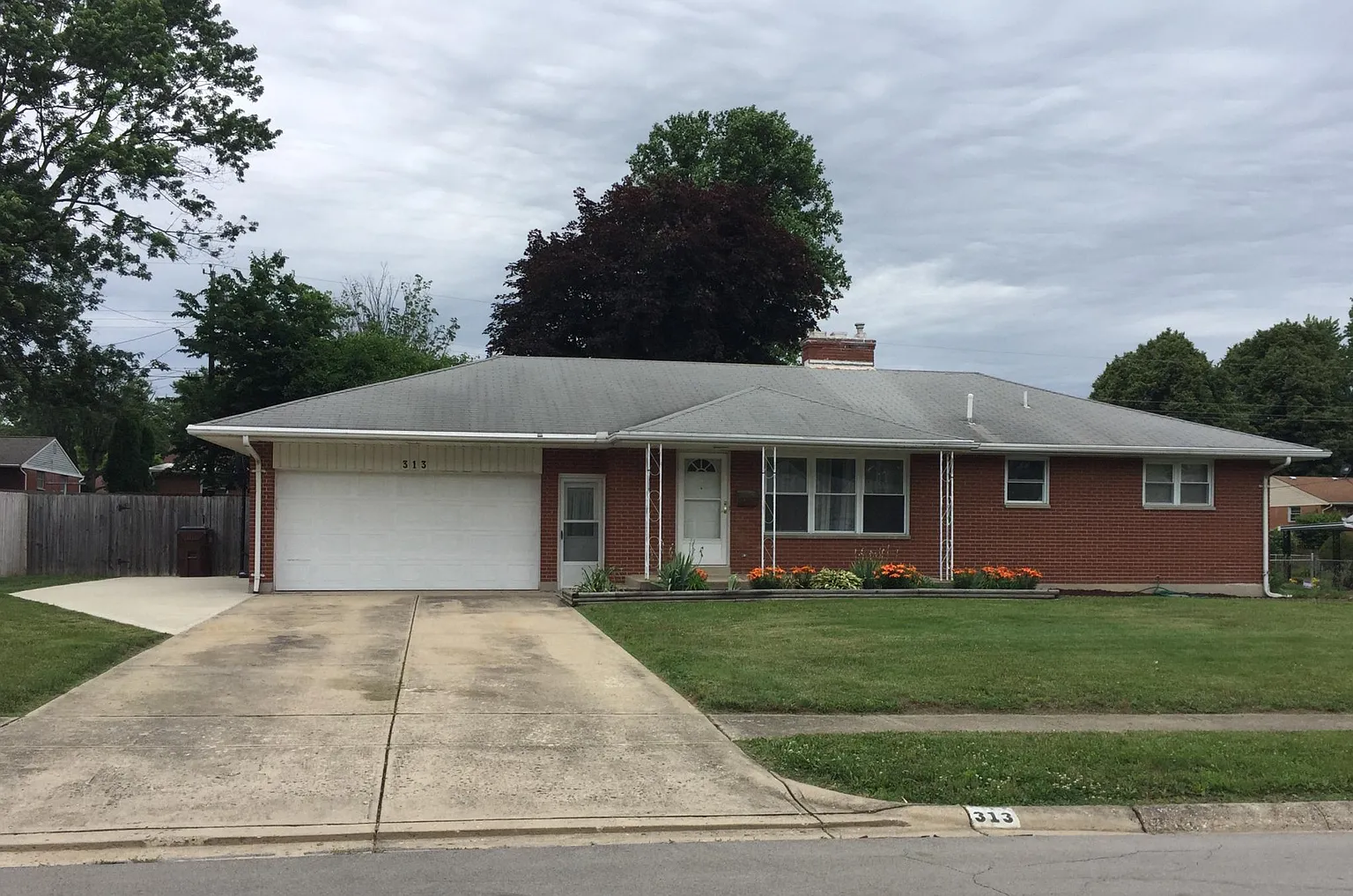 313 Camborne Dr photo 1