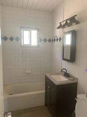 3 bed, 1050 sqft, $1,825 — Photo 3
