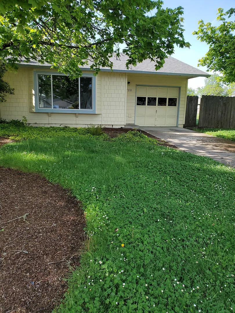 2 Bedroom 1 Bath Duplex — Photo 1