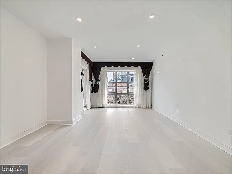 250 President St #211 — Photo 31