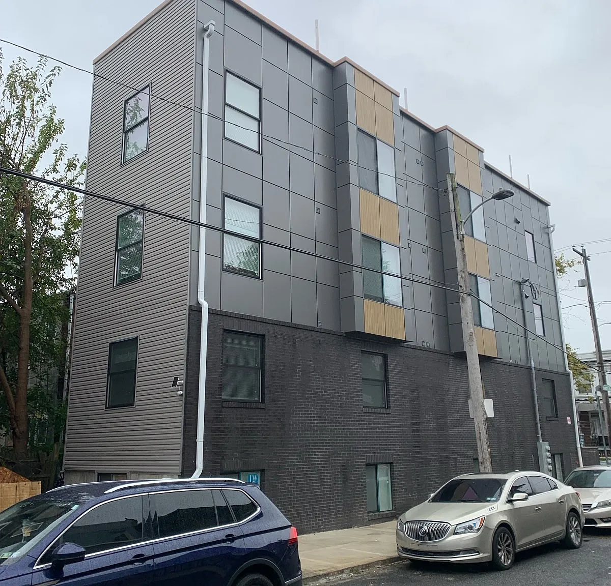 3 bed, 1050 sqft, $2,400 — Photo 2