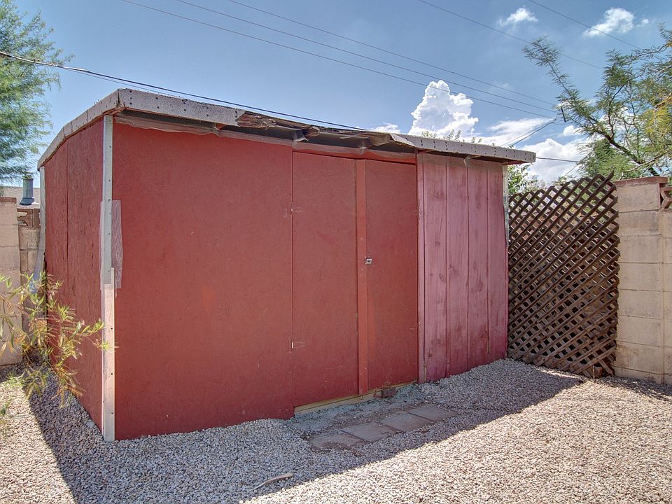 1st image of 547 E Pebble Beach Dr
