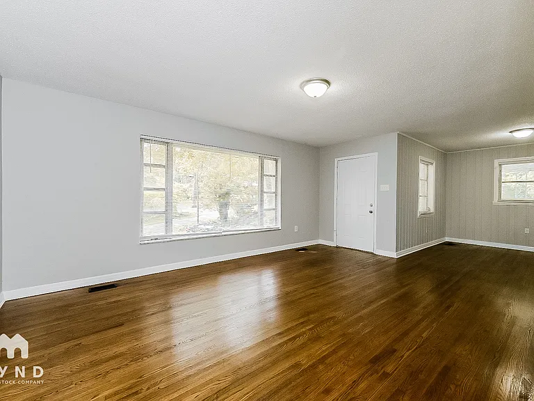 1151 Oakley Dr — Photo 6