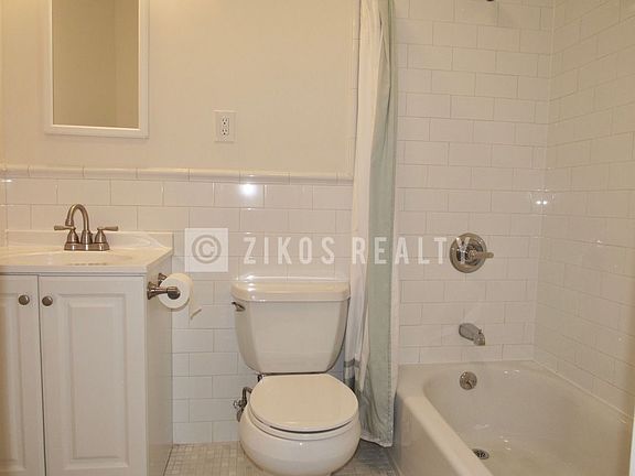 4th image of 2357 33rd St APT 1A
