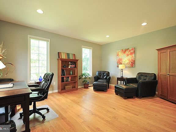 5th image of 1304 Megan Dr