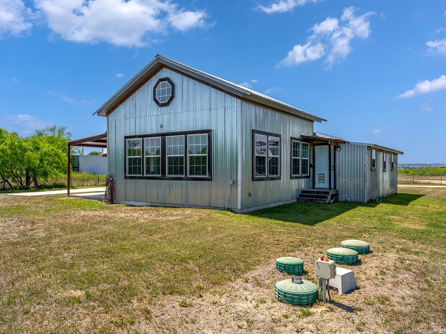286 Castin Ln — Photo 2