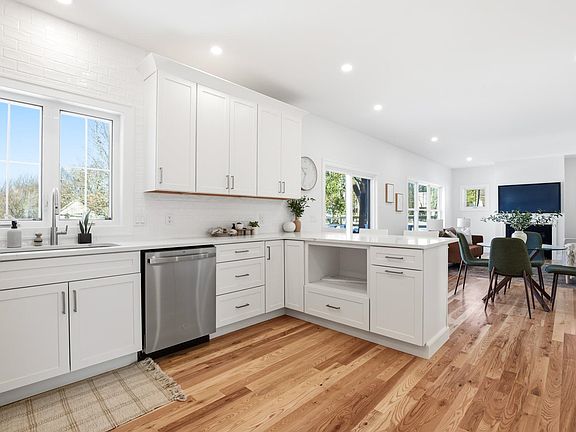 4th image of 25 Carroll Street