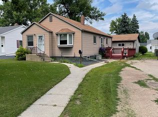 510 10th St NW, East Grand Forks, MN 56721