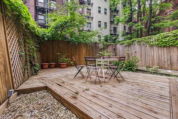 Rented by RES New York | media 23