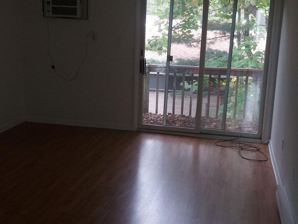 2nd image of 10 Doris Dr APT C