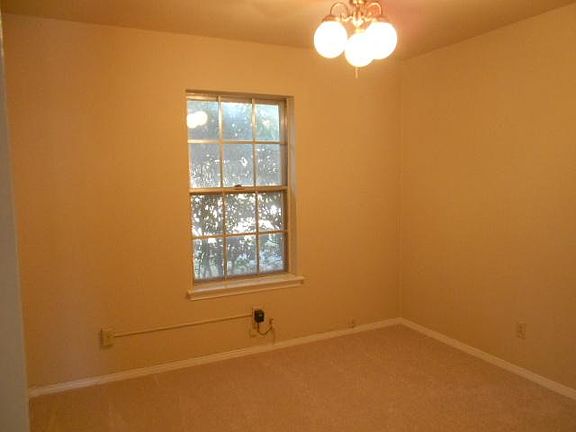 5th image of 2009 Laurel Ln
