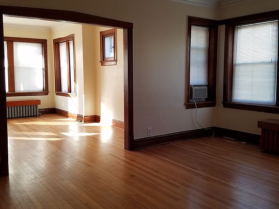 3rd image of 3821 W Cornelia Ave #1