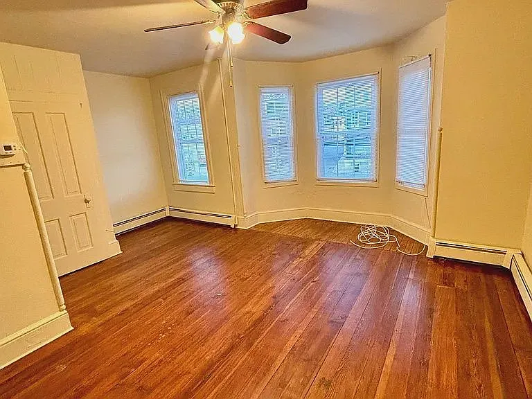 3 bed, 1.0 bath, 1109 sqft, $1,475 — Photo 3