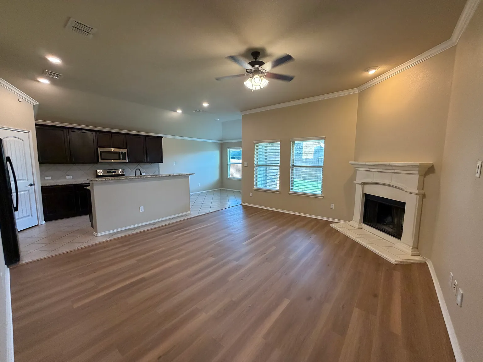 4 bed, 1831 sqft, $2,295 — Photo 3