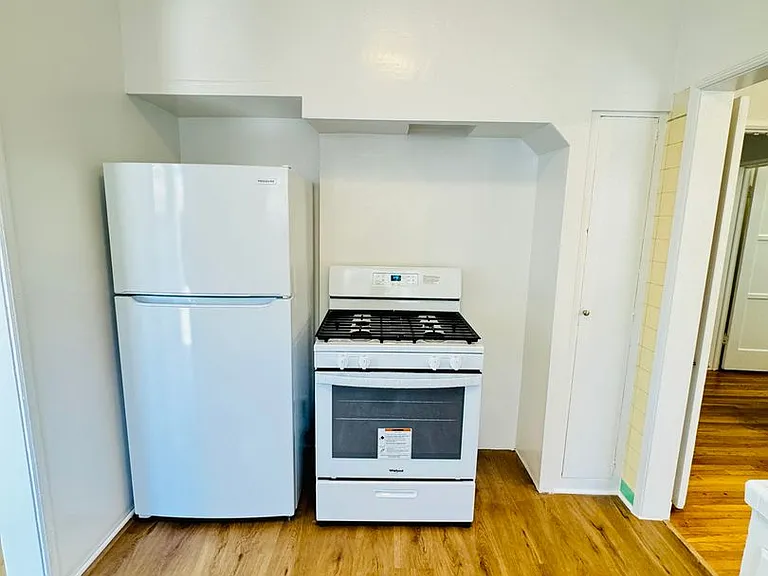 331 N Hayworth Ave — Photo 6