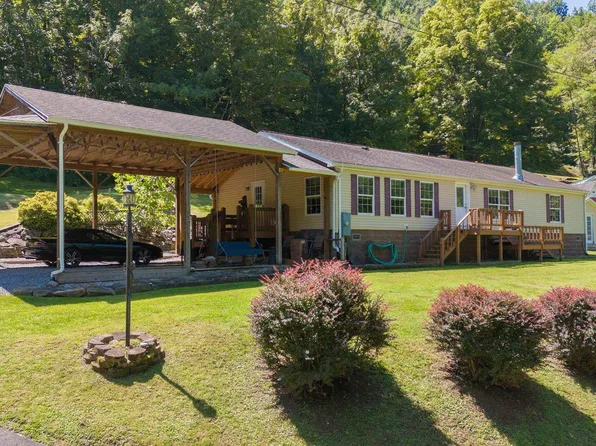 458 Bell St, Webster Springs, WV 26288
