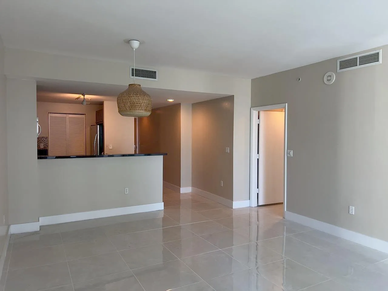 253 Ne 2nd St - Vizcayne Condo 1504 — Photo 2