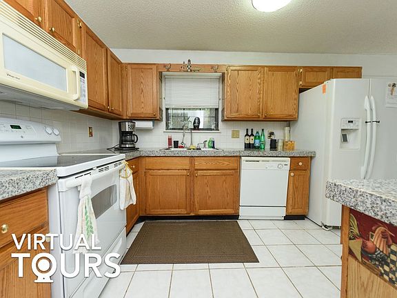 4th image of 8454 Navarra Ave