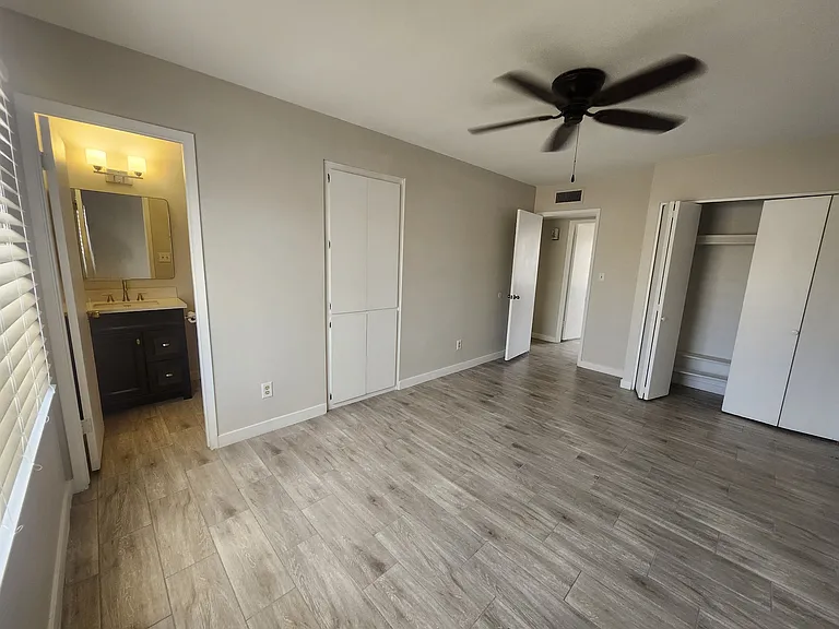 3136 W Port Au Prince Ln — Photo 18