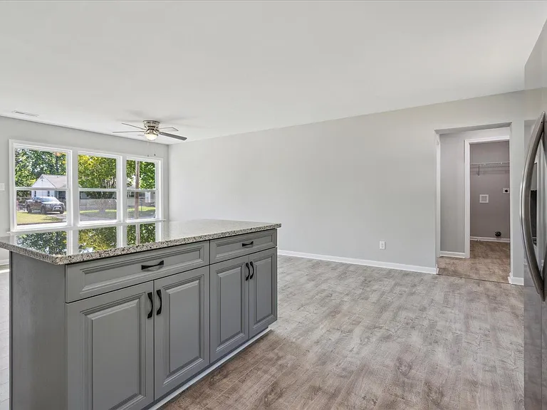 213 Lynnhaven Dr — Photo 11