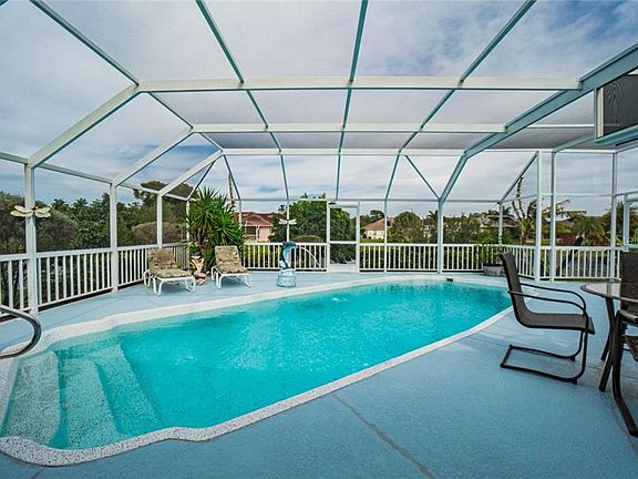 4th image of 727 Rotonda Cir