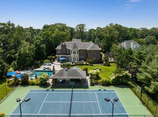 5 Kodiak Drive, Woodbury, NY 11797