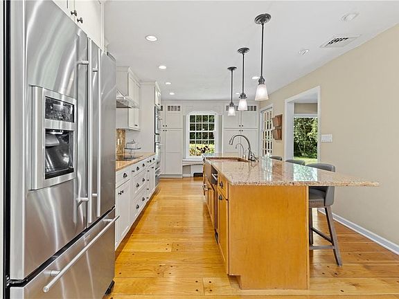 4th image of 38 Buxton Rd