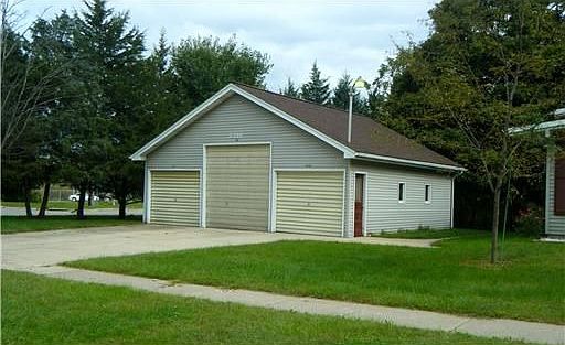 2nd image of 3316 Rosewood Ct NE
