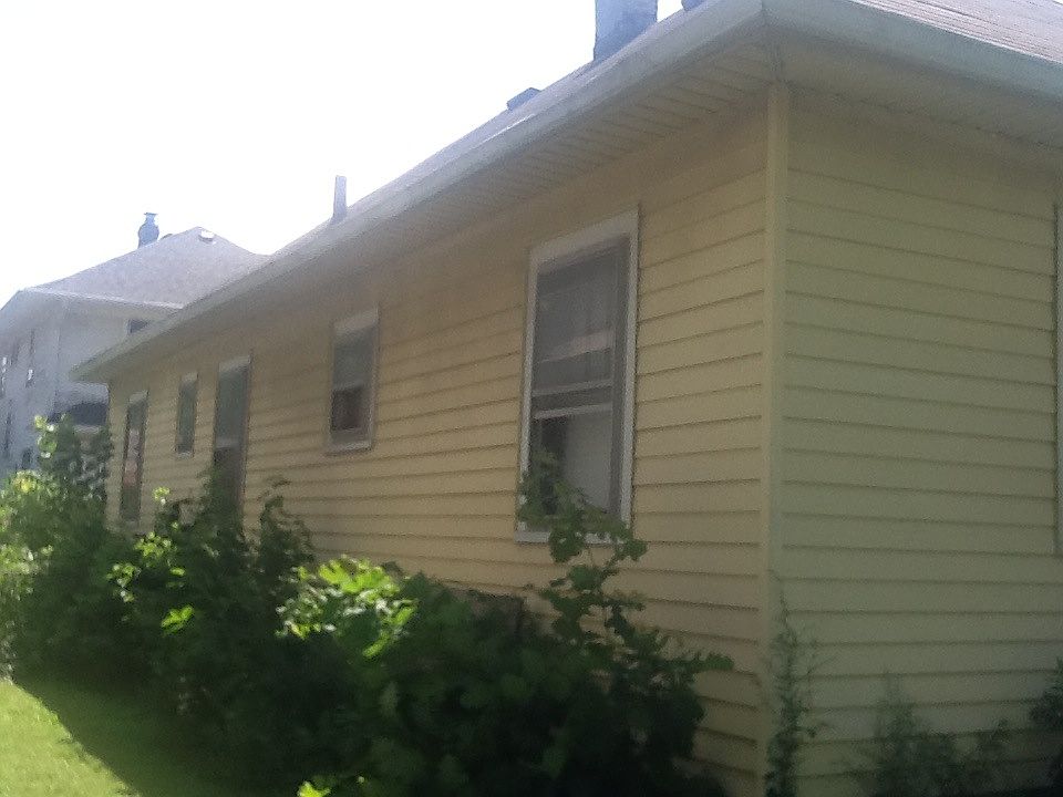 2nd image of 1301 N Dearborn St