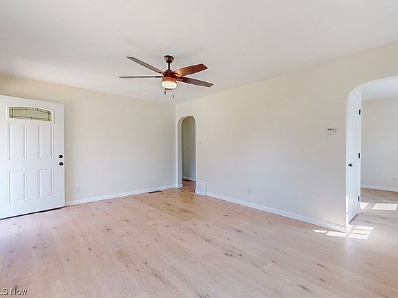 5th image of 233 Beechwood Blvd