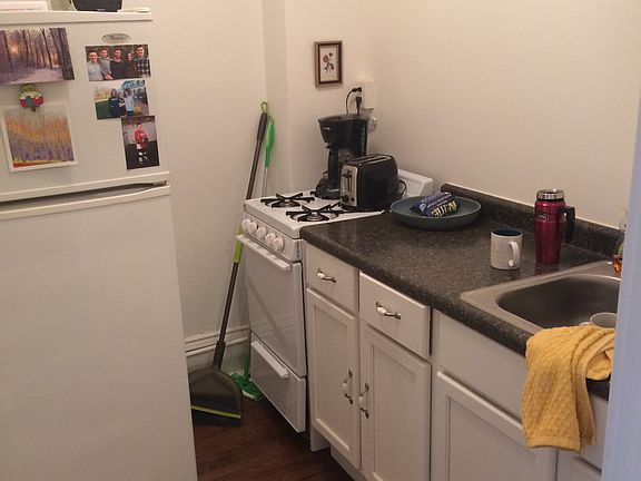 2nd image of 1668 Selby Ave