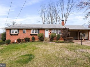 5320 Landgrave Ln, Springfield, VA 22151