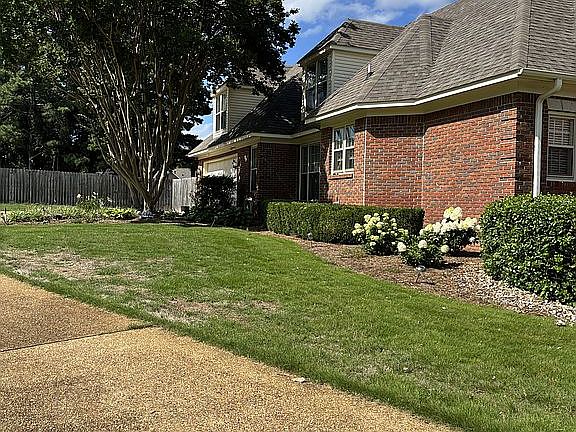 2nd image of 2498 S Laurelwood Ln