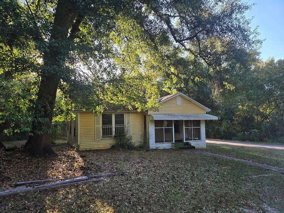 1st image of 135 Vassar Cir