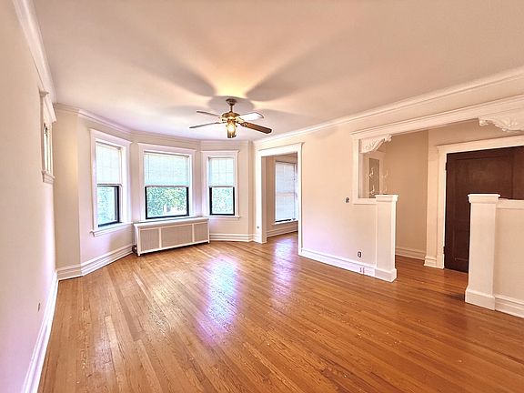 4th image of 2535 W Eastwood Ave #1