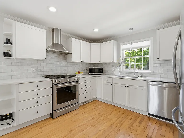 302 Yerkes St — Photo 15