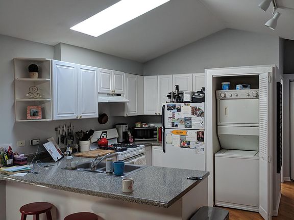 2nd image of 3249 N Lakewood Ave #3