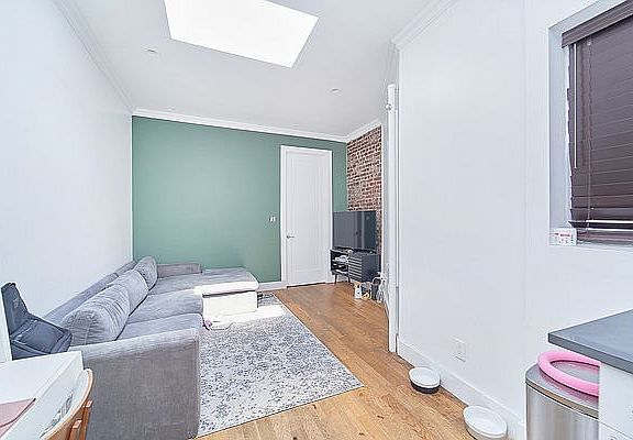 4th image of 238 E 33rd St APT 18