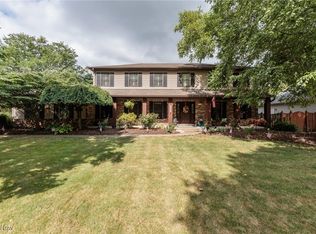 6252 Pebblebrook Ln, North Olmsted, OH 44070