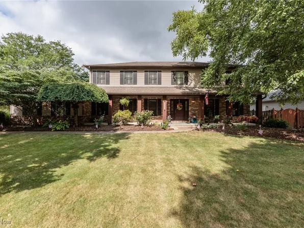6252 Pebblebrook Ln, North Olmsted, OH 44070